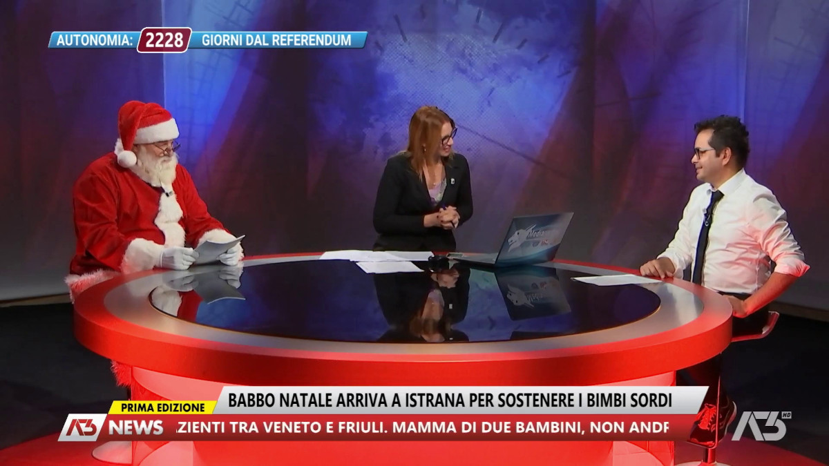 Studio di Antenna 3 con Francesca Bozza, Babbo Natale e Marco Laurito.